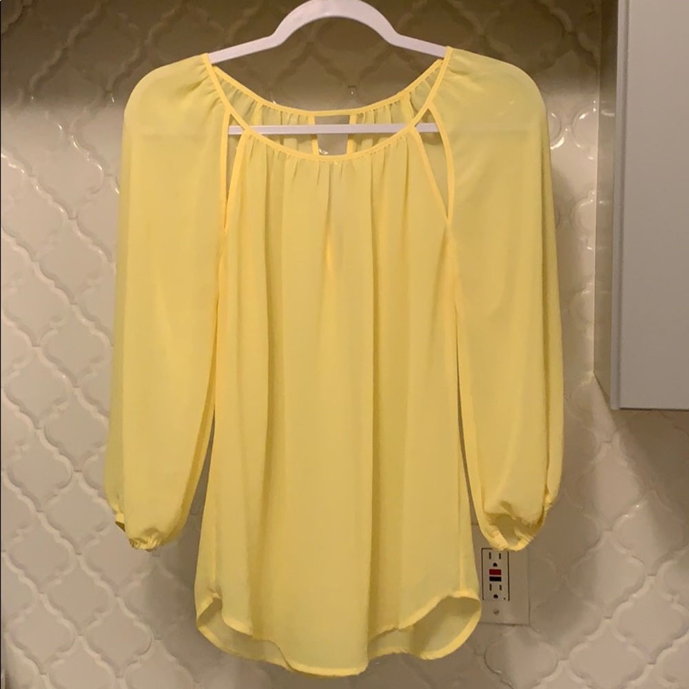 Beautiful Sheer 3/4 Sleeve Shirt🌸